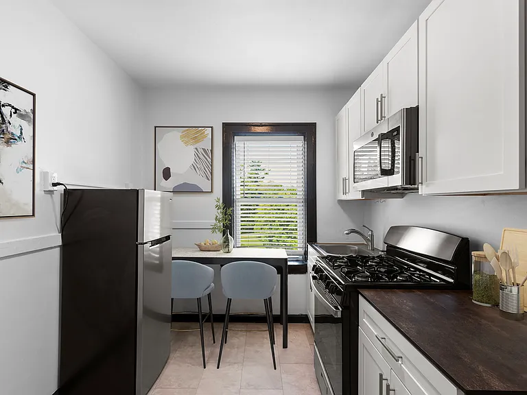 702 De Mun Ave #F — Photo 8