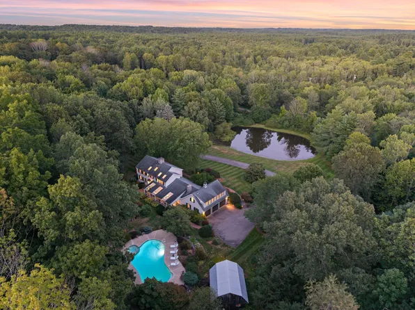 276 Exeter Road, Hampton Falls, NH 03844