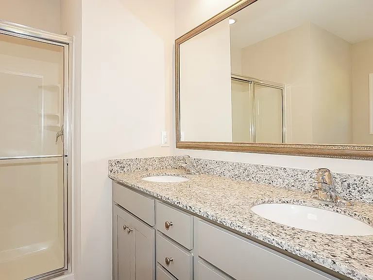 360 Bainbridge Dr — Photo 9