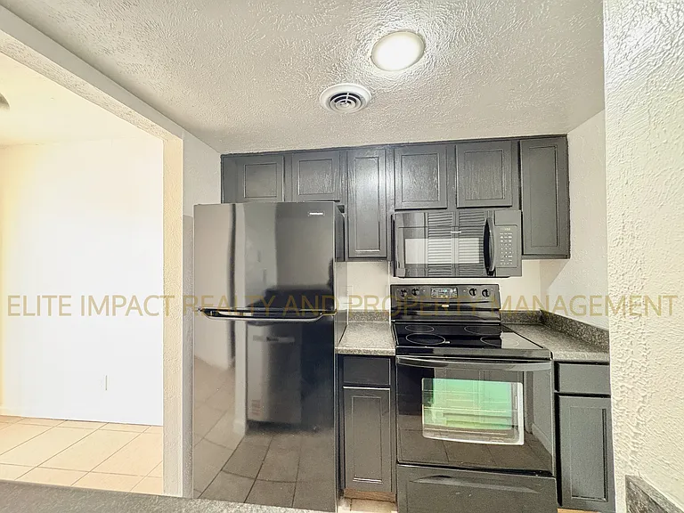 1620 N Wilmot Rd — Photo 9
