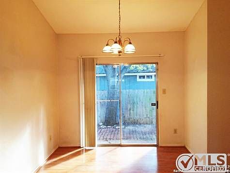 4th image of 4410 Knollmanor