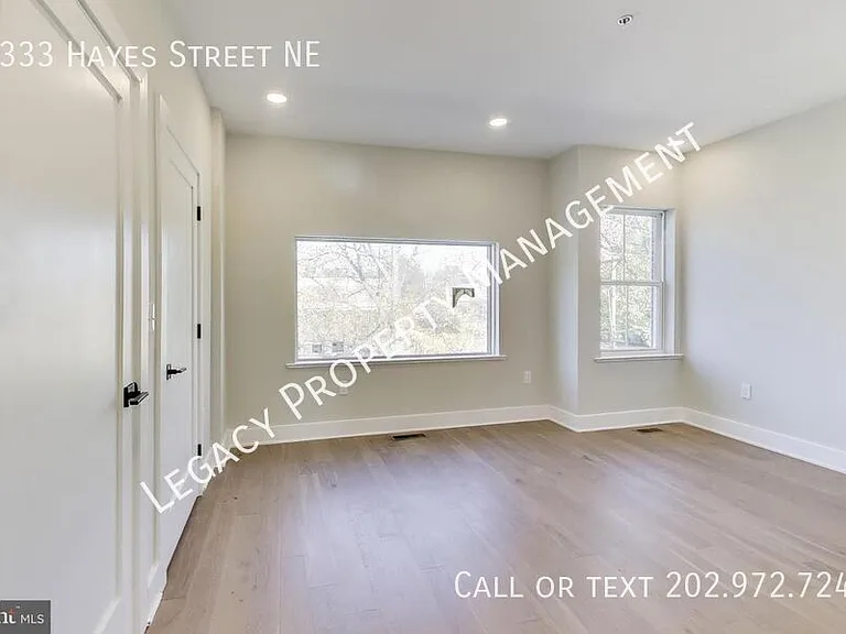 5333 Hayes St NE — Photo 2