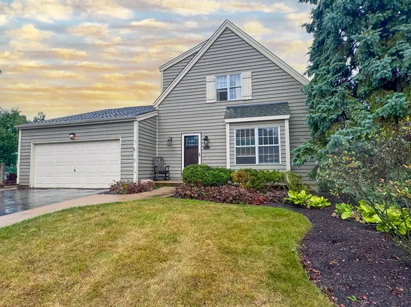 215 Seafarer Dr, Grayslake, IL 60030