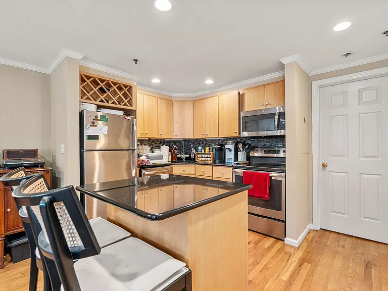 15 Henley St #A — Photo 22