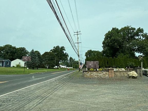 5th image of 552 W Bristol Rd