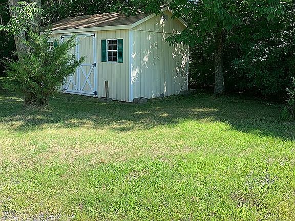 Large shed in rear