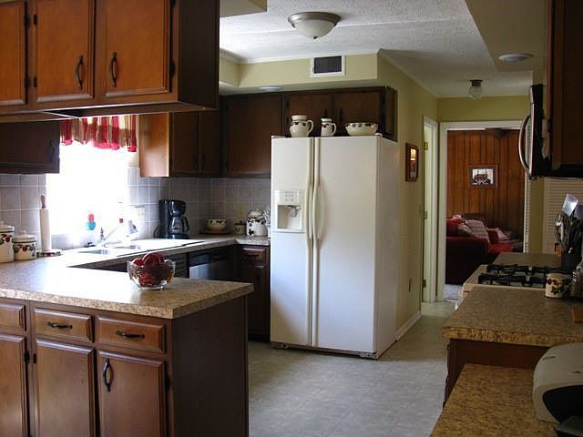 1st image of 213 N Hills Dr