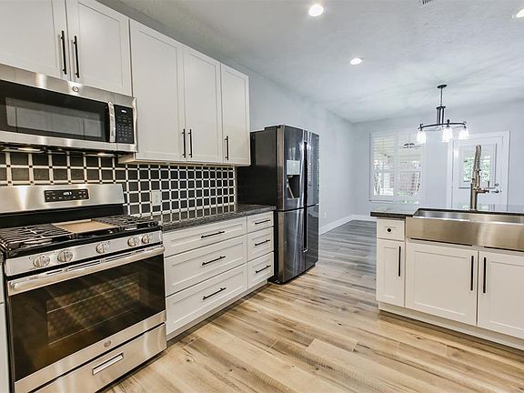 4th image of 1527 Winston Homestead Dr