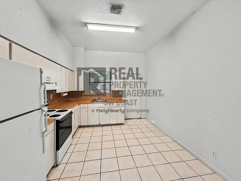 1043 Abrams Blvd — Photo 11