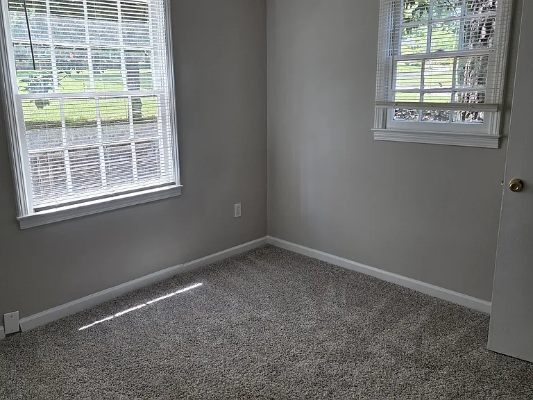 Bentley Woods Apartments — Photo 15