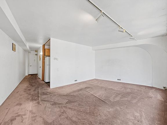 5th image of 300 N State St APT 2527