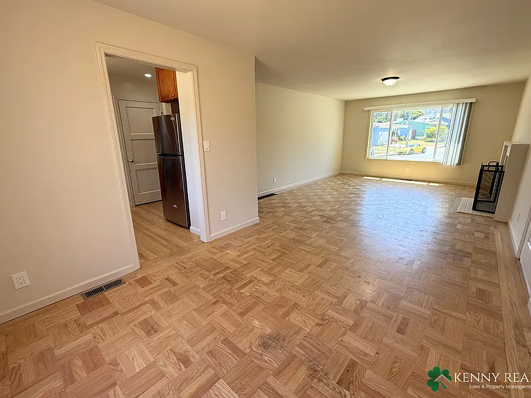 134 Hilton Ave — Photo 6