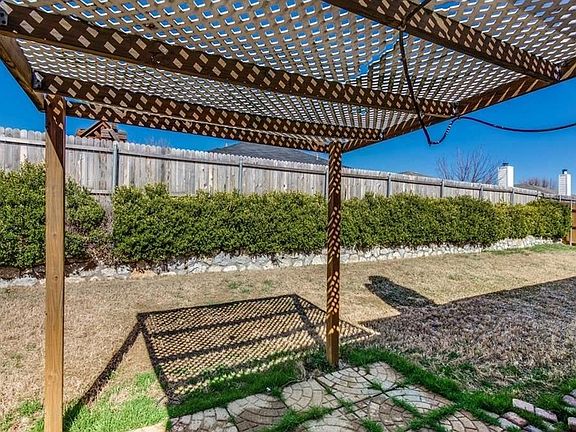 4th image of 333 Willowlake Dr