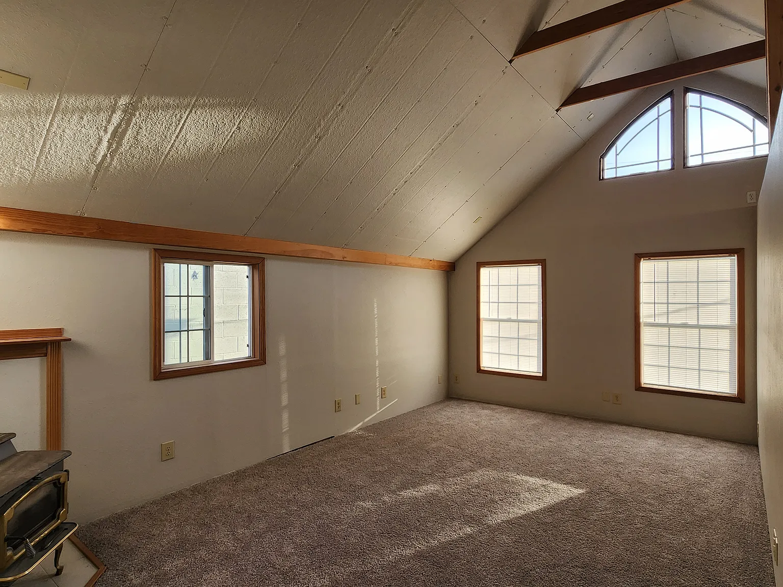 3 bed, 1250 sqft, $2,100 — Photo 4