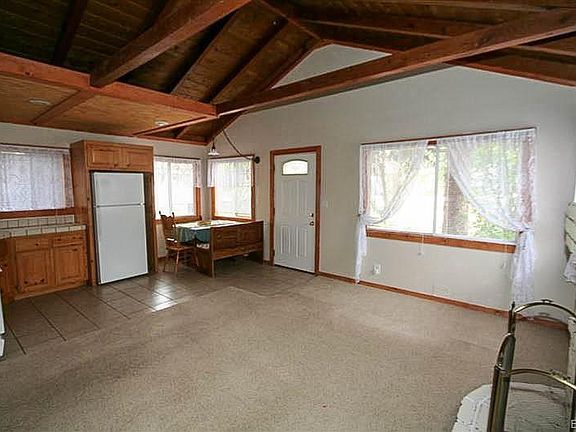 3rd image of 1006 Greenway Dr