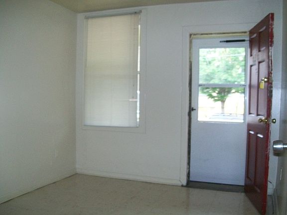 5th image of 311 N 33rd St APT 4