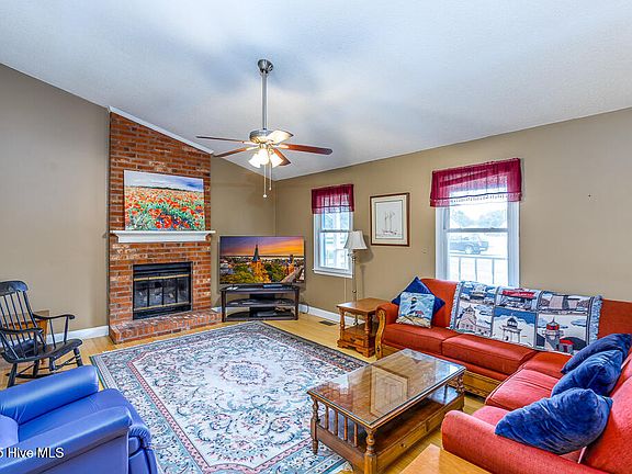 3rd image of 4909 Creekside Drive