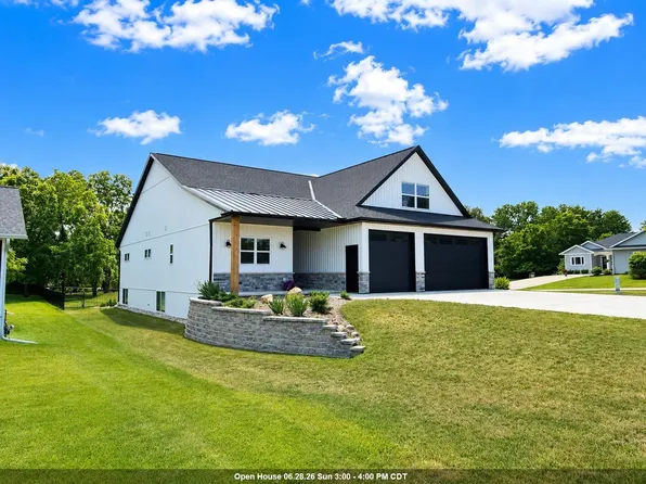 W881 Summit Ct, Green Lake, WI 54941