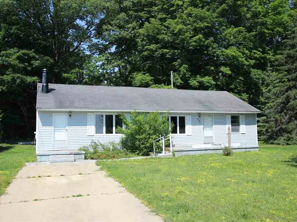 105 Ferry Ave, Charlevoix, MI 49720