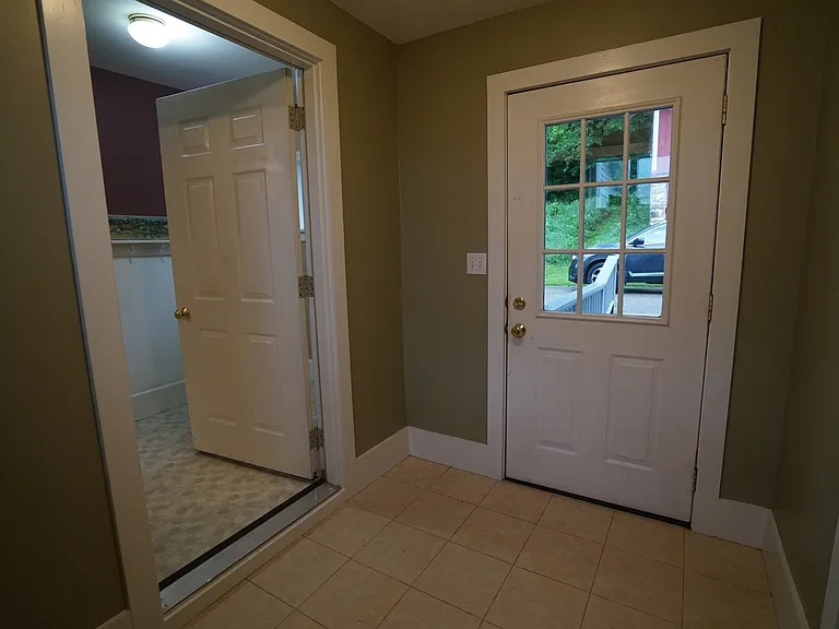 E7602 Spring Dr — Photo 2