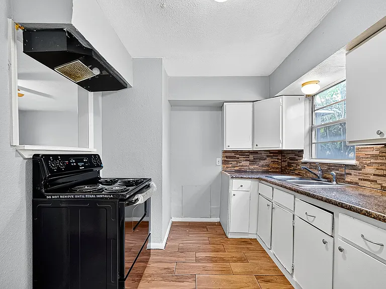10106 Sierra Dr — Photo 6