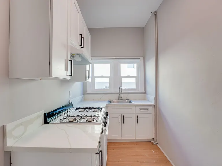 310 G St — Photo 20