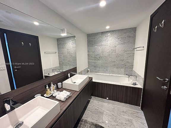 5th image of 1000 Brickell Plz Unit 4001