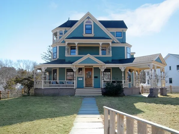 83 Riverside Ave, Concord, MA 01742