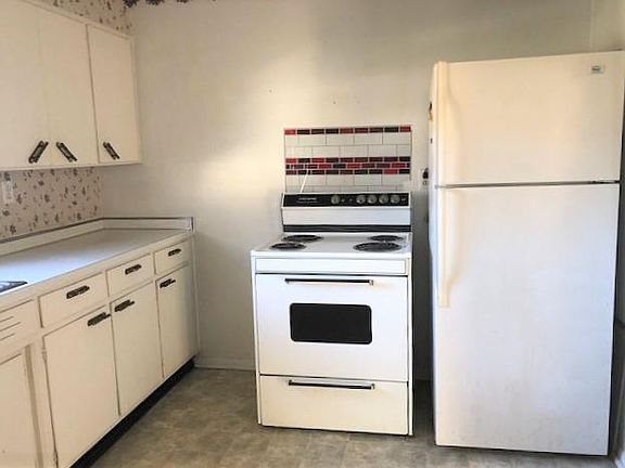 4th image of 105 College Ave