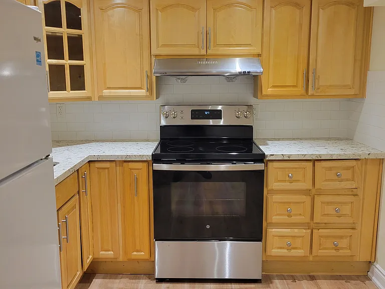 42 Ambleside Cres #LOWER — Photo 17