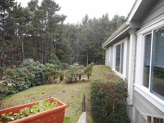 4th image of 908 SW Fernwood Dr