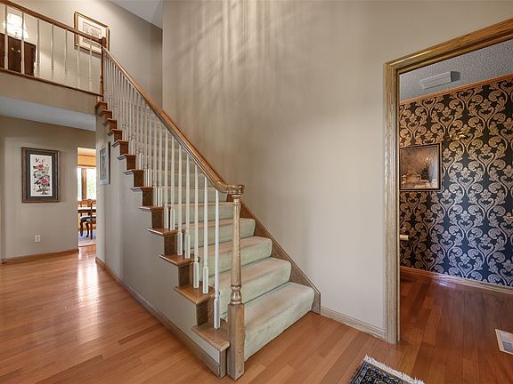 3rd image of 5810 Sanden Rd NE