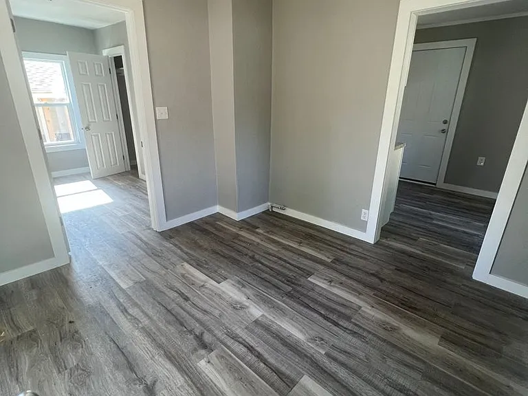 2142 W Chestnut St — Photo 3