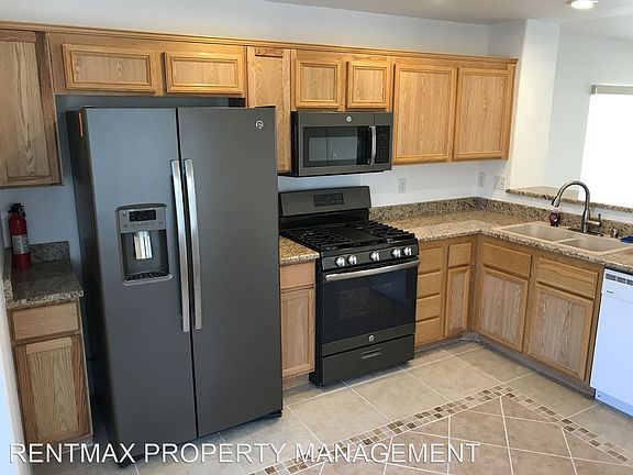 2nd image of 1821 W Hammer Ln