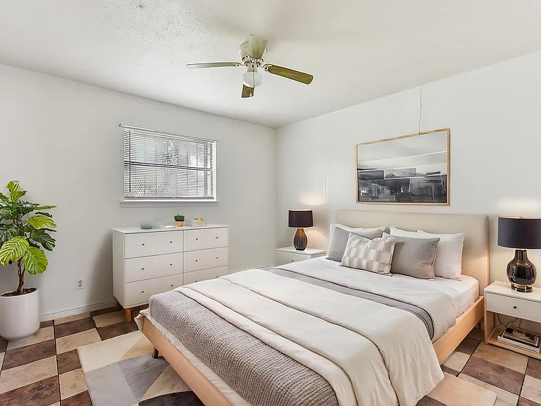Townshires Apartments — Photo 1