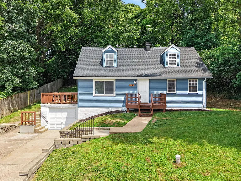 16 Lansing Ave — Photo 2