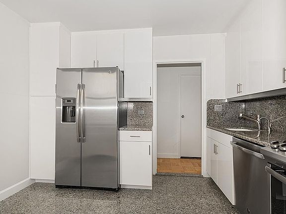 5th image of 320 E 46th St APT 20G