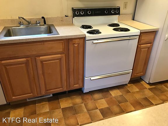 4th image of 912 Glenn Cir S #A