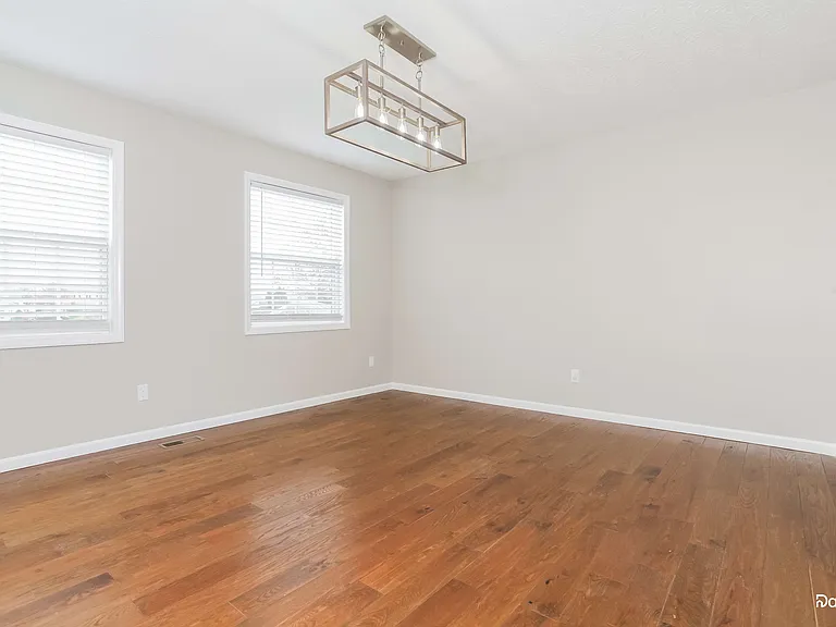 831 Harbor Pl — Photo 8