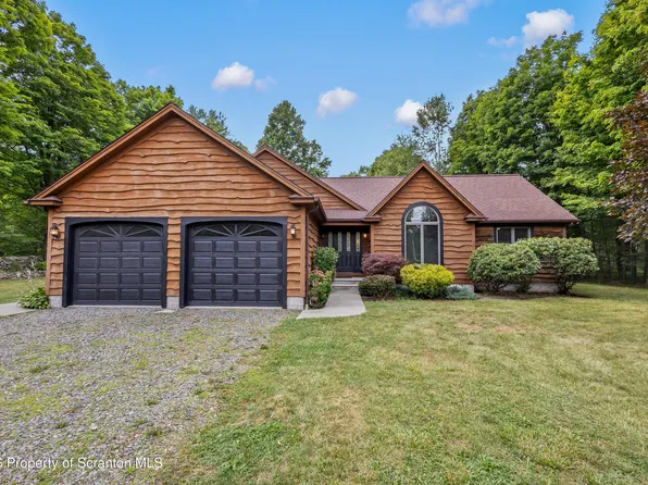 1225 Becks Crossing Rd, Madison Township, PA 18444