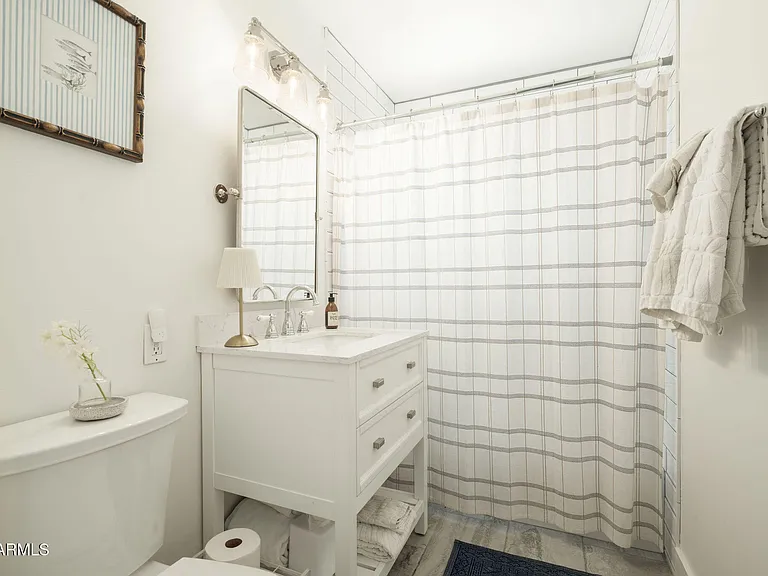 4813 E Fairmount Ave — Photo 41