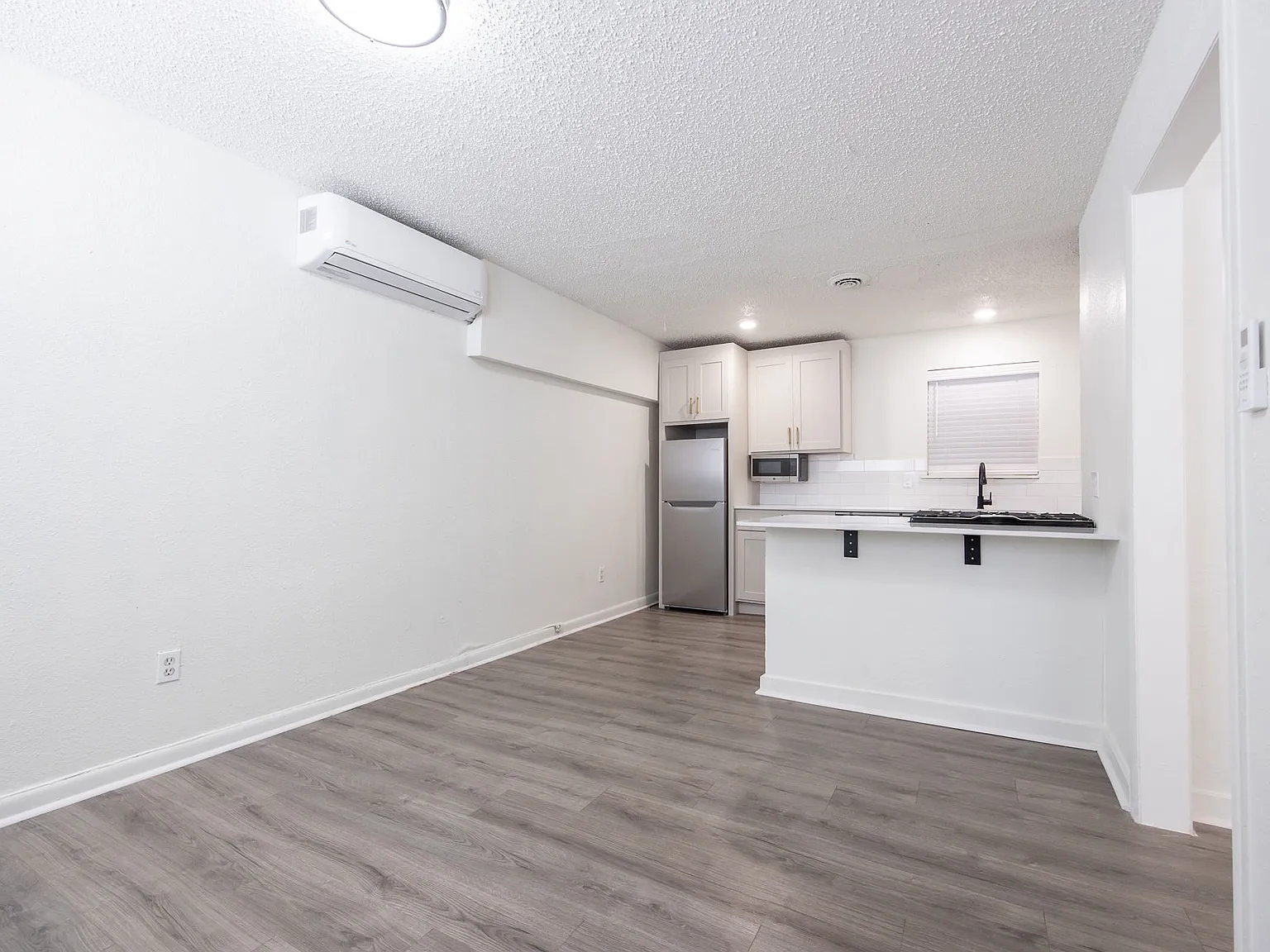 1 bed, 674 sqft, $899 — Photo 2