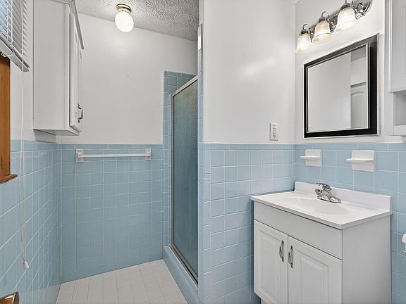 3rd image of 641 Bellcastle Rd