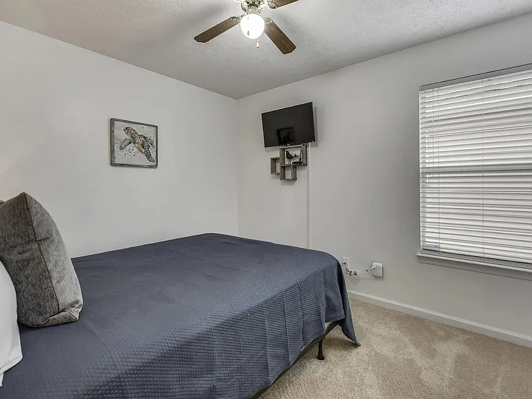 11815 Seashore Ln — Photo 19