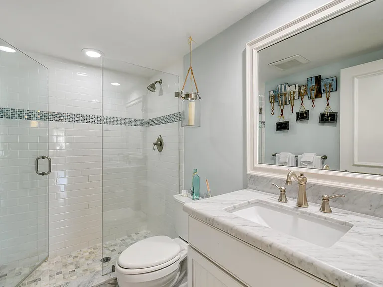 325 Beach Rd #301 — Photo 47