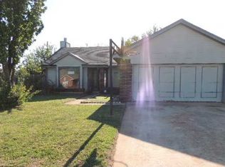 636 S Forest Dr, Mustang, OK 73064