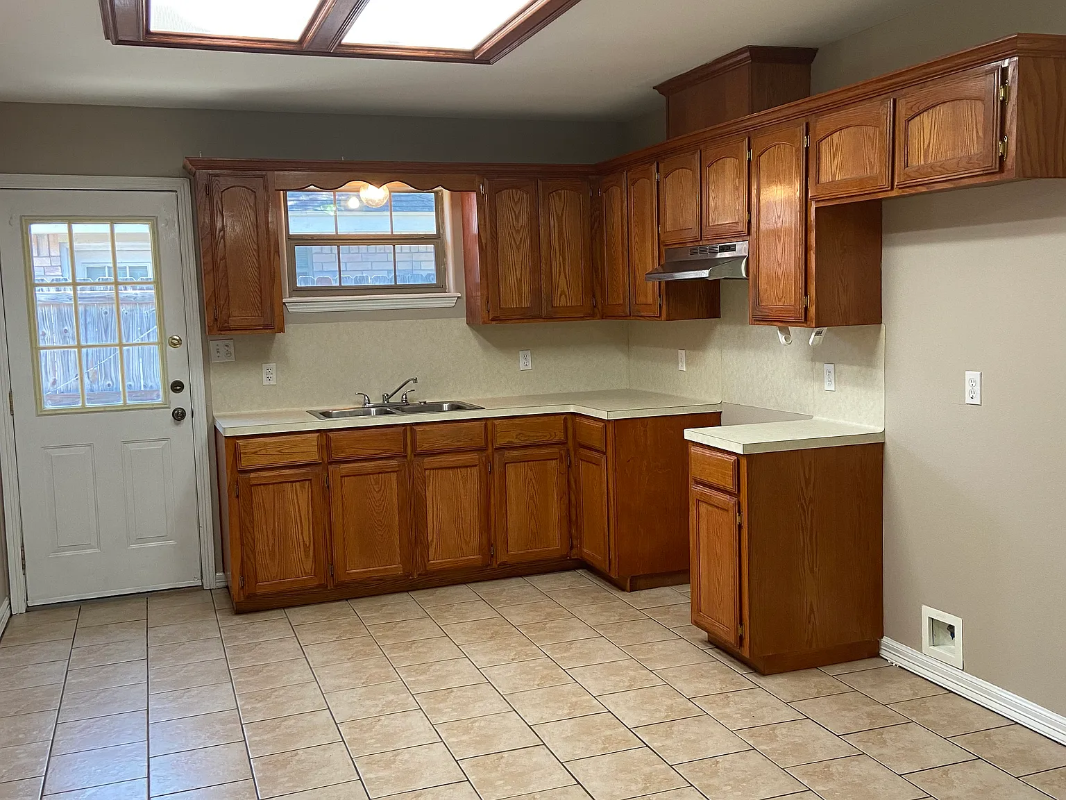 2 bed, 925 sqft, $750 — Photo 2