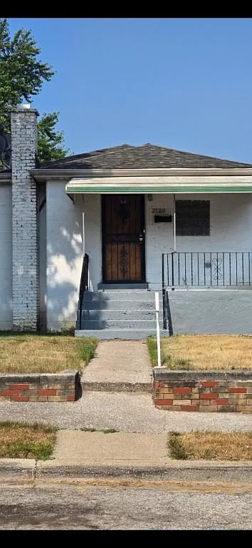 2700 Jefferson St — Photo 2