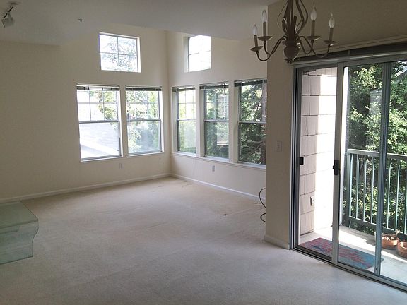 5th image of 2160 Santa Cruz Ave APT 18