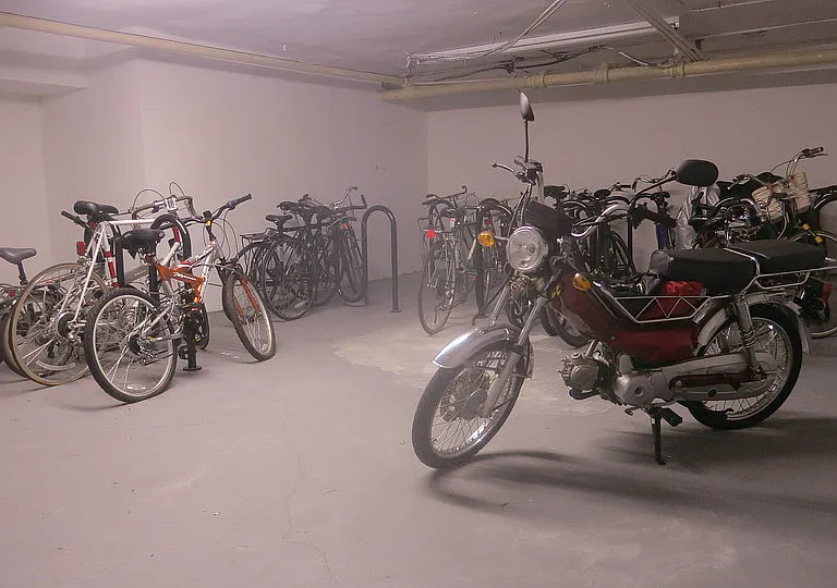 206 Scholes St #13 — Photo 11